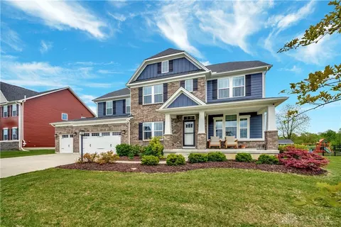3732 Oak Creek Dr, Sugarcreek Township, OH 45440
