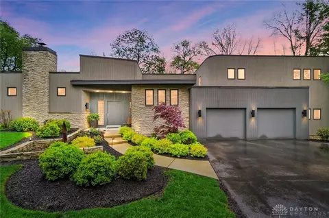 1900 Kresswood Cir, Kettering, OH 45429