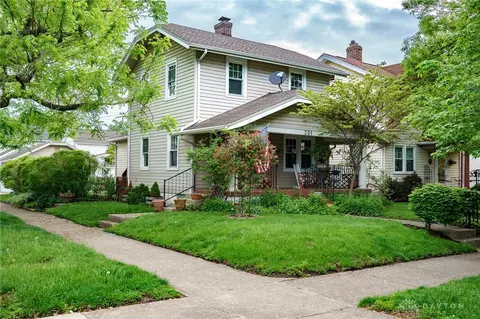 301 E Peach Orchard Ave, Oakwood, OH 45419