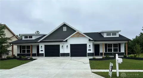 2067 Pine Forest Dr, Miamisburg, OH 45342