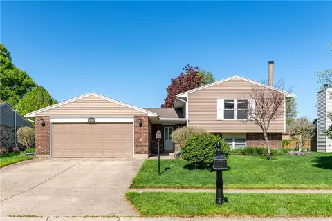 8969 Cedargate Pl, Huber Heights, OH 45424