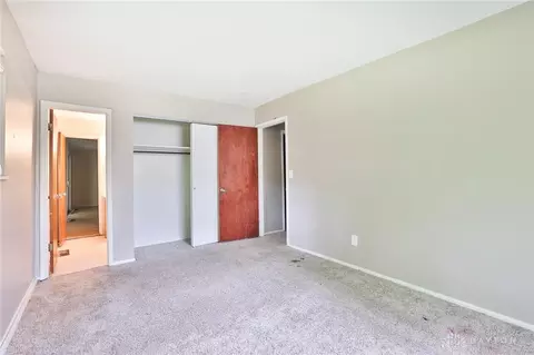 Bedroom - 5565 Ehrling Rd, Cincinnati, OH 45227 photo 2 of 5
