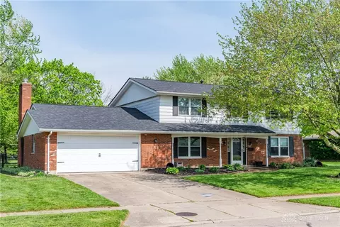 554 Warm Springs Dr, Fairborn, OH 45324