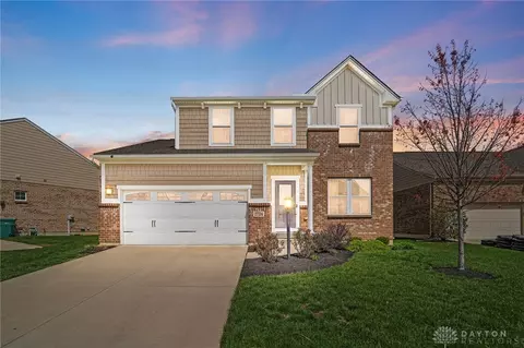 1724 Holly Brook Ct, Centerville, OH 45458