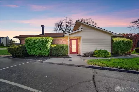 1200 Hollowbrook Dr, Washington Township, OH 45458