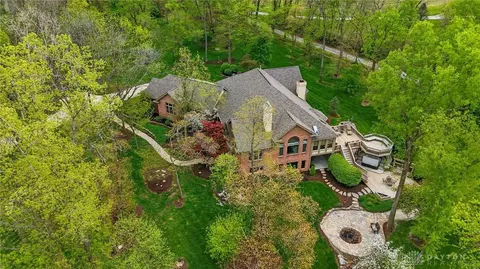 1585 Oakwood Trl, Xenia, OH 45385