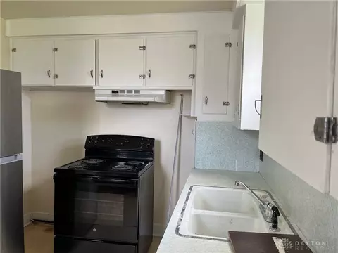 Kitchen - 714 W Jefferson St, Springfield, OH 45506 photo 4 of 5