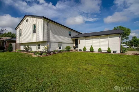 8594 Kingston Dr, Franklin, OH 45005