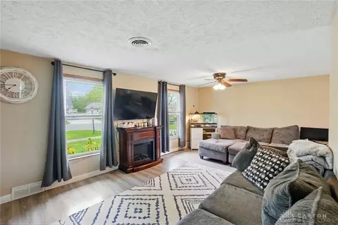 Living - 813 Kenosha Rd, Kettering, OH 45429 photo 1 of 1