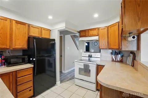 Kitchen - 813 Kenosha Rd, Kettering, OH 45429 photo 2 of 4