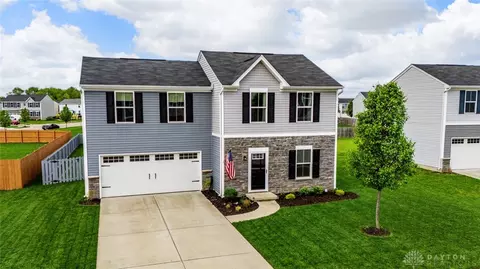 1194 Lisa Marie Dr, Xenia, OH 45385