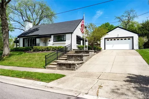 9 Sierra Rd, Middletown, OH 45042