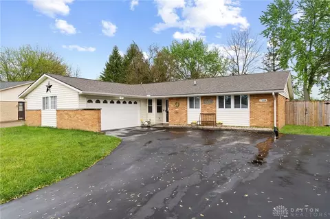 7104 Pineview Dr, Dayton, OH 45424