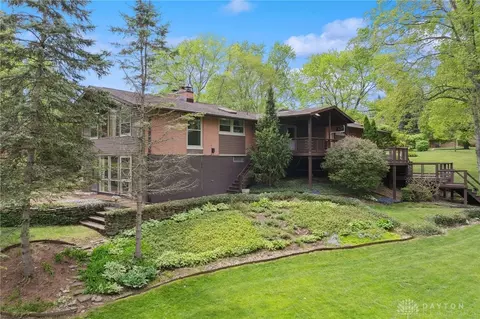 4072 Woodedge Dr, Bellbrook, OH 45305