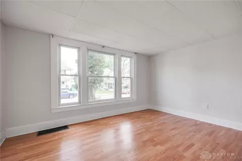 Living - 1603 Woodward Ave, Springfield, OH 45506 photo 2 of 4