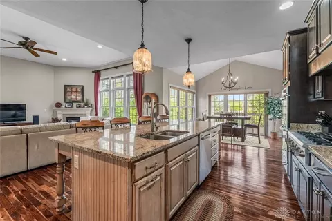 2037 Stablehand Dr, Dayton, OH 45458 photo 13
