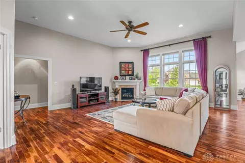2037 Stablehand Dr, Dayton, OH 45458 photo 9