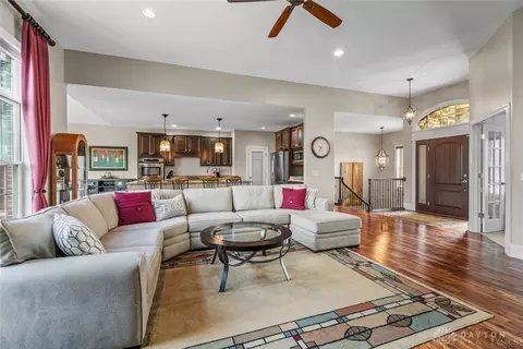 2037 Stablehand Dr, Dayton, OH 45458 photo 10