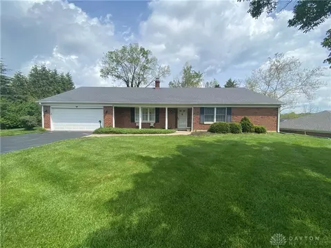 925 Cedar Creek Cir, Dayton, OH 45459