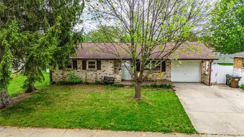 1579 Commonwealth Dr, Xenia, OH 45385
