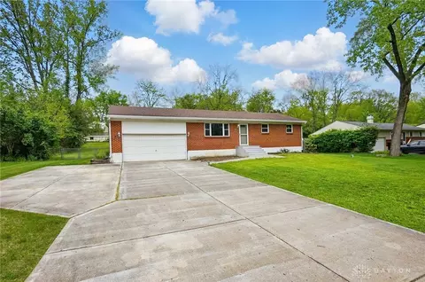 3700 Echo Hill Ln, Beavercreek, OH 45430