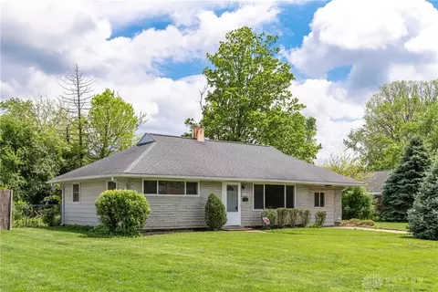 3832 Saranac Dr, Dayton, OH 45429