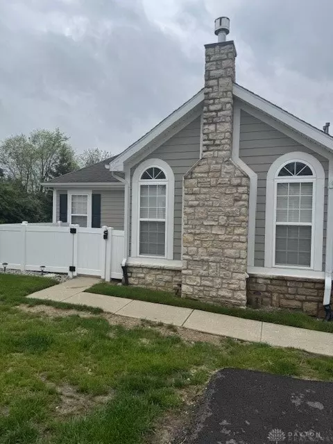 4676 Cobblestone, Tipp City, OH 45371