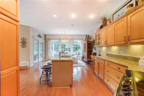 Kitchen - 1016 Greenskeeper Way, Centerville, OH 45458 photo 2 of 8