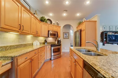 Kitchen - 1016 Greenskeeper Way, Centerville, OH 45458 photo 5 of 8