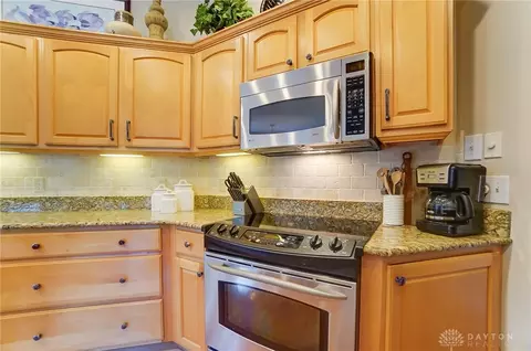 Kitchen - 1016 Greenskeeper Way, Centerville, OH 45458 photo 3 of 8