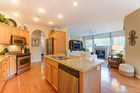 Kitchen - 1016 Greenskeeper Way, Centerville, OH 45458 photo 4 of 8