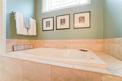 Bath - 1016 Greenskeeper Way, Centerville, OH 45458 photo 3 of 5