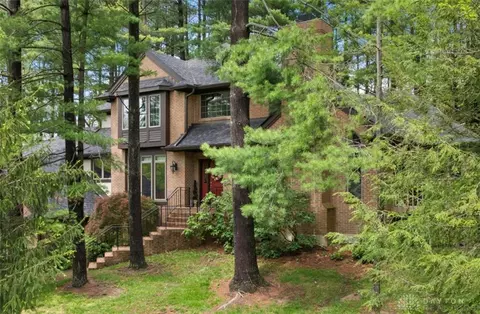 1690 Cedar Ridge Dr, Sugarcreek Township, OH 45370