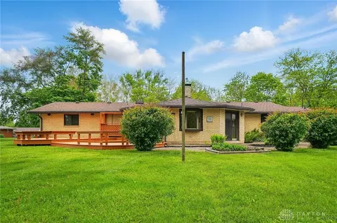 2314 Pine Knott Dr, Dayton, OH 45431