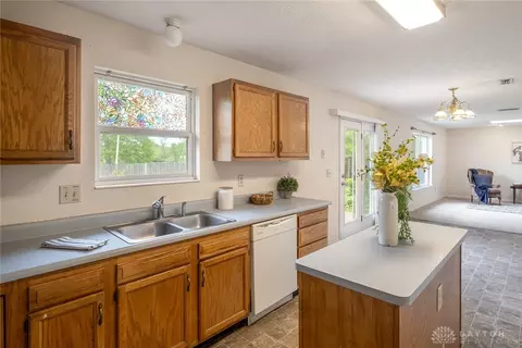 Kitchen - 1538 Glenn Abbey Dr, Kettering, OH 45420 photo 3 of 3