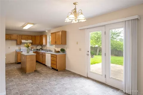 Kitchen - 1538 Glenn Abbey Dr, Kettering, OH 45420 photo 1 of 3