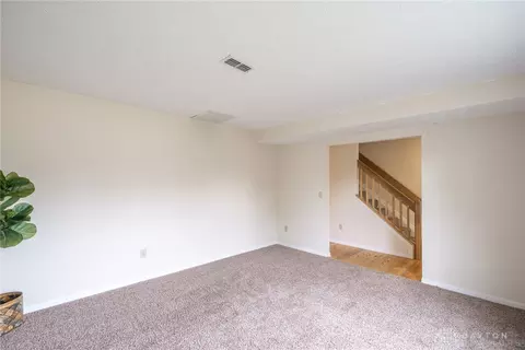 Living - 1538 Glenn Abbey Dr, Kettering, OH 45420 photo 2 of 6