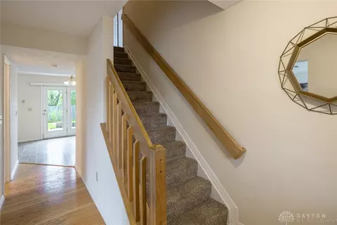 Entry Way - 1538 Glenn Abbey Dr, Kettering, OH 45420 photo 3 of 4