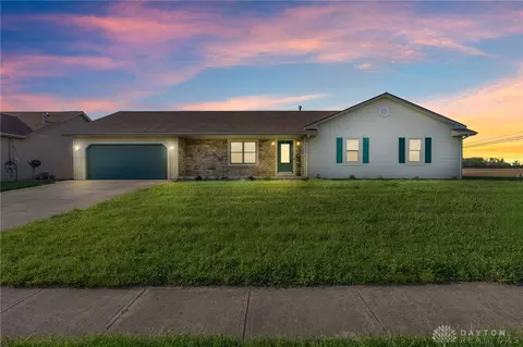 1400 Woodside Dr, Wilmington, OH 45177