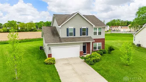 150 Irongate Dr, Englewood, OH 45322