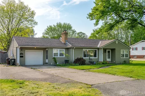 1353 Eastview Dr, Fairborn, OH 45324
