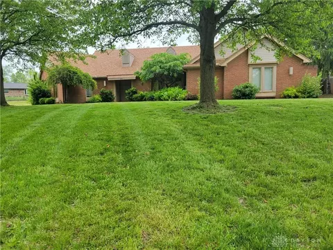 4533 Fairlawn Ct, Englewood, OH 45322