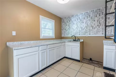 1103 N Burnett Rd, Springfield, OH 45503 photo 6