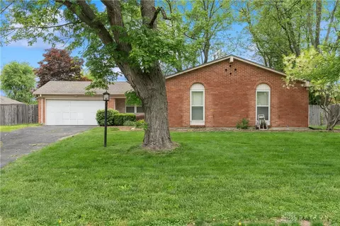 1195 Heathshire Dr, Dayton, OH 45459