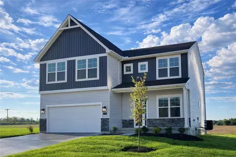 490 Red Maple Ln, Wilmington, OH 45177