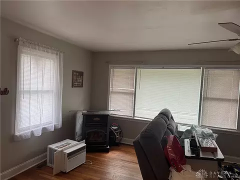 Living - 1614 Miracle Mile, Springfield, OH 45503 photo 1 of 2