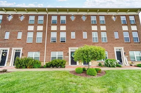 1205 Parklake Row, Springboro, OH 45066