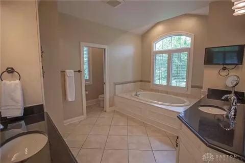 Bath - 1192 Waters Edge Dr, Centerville, OH 45458 photo 3 of 10