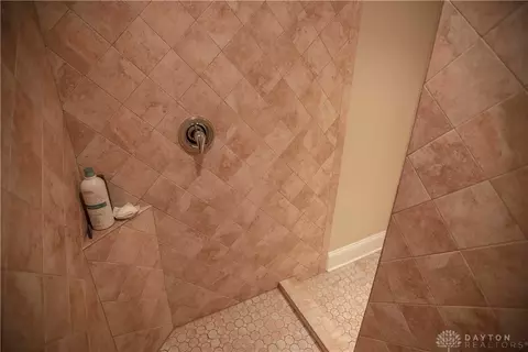 Bath - 1192 Waters Edge Dr, Centerville, OH 45458 photo 8 of 10
