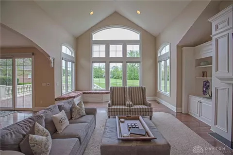 Living - 1192 Waters Edge Dr, Centerville, OH 45458 photo 2 of 7